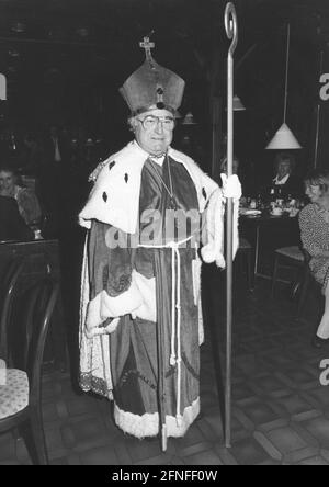 Journalist Michael Stiegler, bekannter (Oktoberfest) Reporter und Moderator des Bayerischen Rundfunks als Nikolaus (undatierte Aufnahme). [Automatisierte Übersetzung] Stockfoto