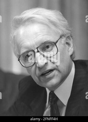 Bayerischer Ministerpräsident Edmund Stoiber im Gespräch. [Automatisierte Übersetzung] Stockfoto