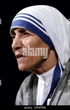 Mutter Teresa - *27.08.1910 - *05.09.1997 - Katholische Nonne albanischer Abstammung geboren als Agnes Gonxha Bojaxhio im heutigen Skopje. Portrait aufgenommen im Dezember 1995 nach einer Audienz im Vatikan mit Papst Johannes Paul II. [Automatisierte Übersetzung] Stockfoto