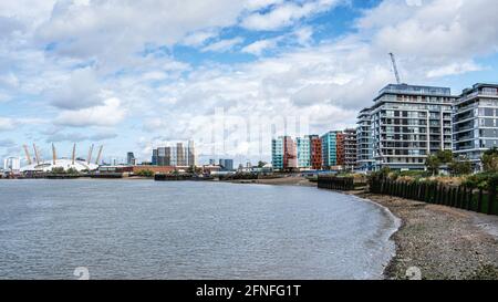 London Greenwich. Luxuriöse, neu erbauten Apartments am Fluss. River Gardens Walk von den Entwicklern Durkan & Bellway Homes & Enderby Wharf von Barratt Homes Stockfoto