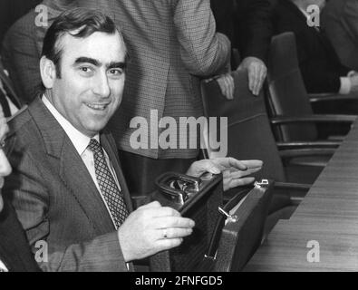 Der Vorsitzende der CSU-Fraktion Theodor Waigel im Bundestag in Bonn. [Automatisierte Übersetzung] Stockfoto