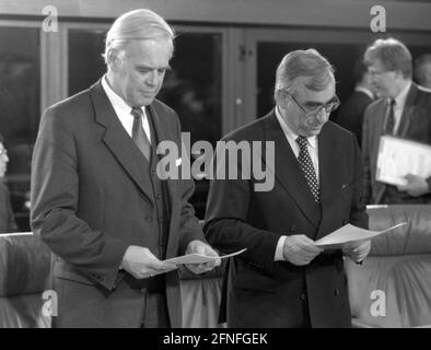 Der CDU-Landesvorsitzende und Bundesinnenminister Manfred Kanther sowie der Bundesfinanzminister und CSU-Vorsitzende Theodor Waigel. [Automatisierte Übersetzung] Stockfoto