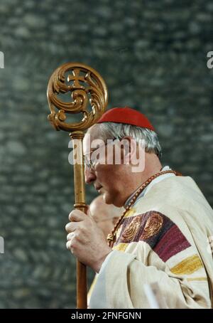 Friedrich Kardinal Wetter, Erzbischof von München und Freising. [Automatisierte Übersetzung] Stockfoto