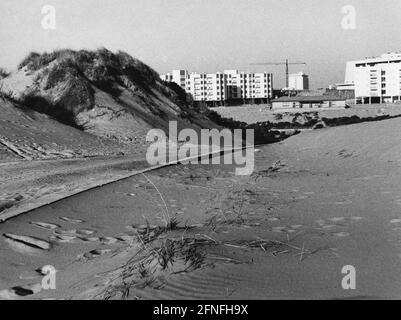 In Spanien ist der Hotel- und Wohnungsbau in den letzten Jahren auf dem Vormarsch. Die Entwicklung drängt bis an den Rand des Naturschutzgebietes Coto Donana. [Automatisierte Übersetzung] Stockfoto