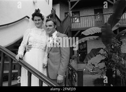 'Behindertenprojekt ''Gruene Scheune'', Hochzeit von zwei behinderten Häftlingen, DEU, Frankfurt/oder, 06.07.1991, [automatisierte Übersetzung]' Stockfoto