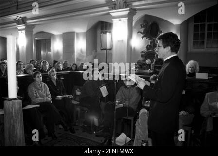 Gedenken an den 60. Jahrestag der Pogromnacht 1938 in der Sophienkirche, Prof. Dr. Wolfgang Huber, Bischof von Berlin/Brandenburg, 9.11.1998, Berlin-Mitte, [maschinelle Übersetzung] Stockfoto