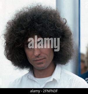 ANGELO BRANDUARDI, italienischer Musiker und Sänger, ein Cantautore, Portrait, 1982. ANGELO BRANDUARDI, italienischer Musiker und Sänger, A Cantautore, Portrait, 1982. Stockfoto