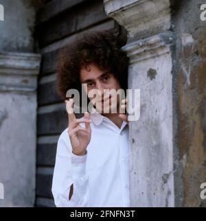 ANGELO BRANDUARDI, italienischer Musiker und Sänger, ein Cantautore, Portrait, 1982. ANGELO BRANDUARDI, italienischer Musiker und Sänger, A Cantautore, Portrait, 1982. Stockfoto