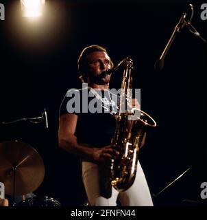 Jazz Fest Berlin, der amerikanische Jazz-Musiker und Tenor-Saxophonist STAN GETZ bei den Berliner Jazztagen, Philharmonie, 1974. Jazz Fest Berlin, amerikanischer Jazz-Tenor Saxophonist STAN GETZ, 1974. Stockfoto