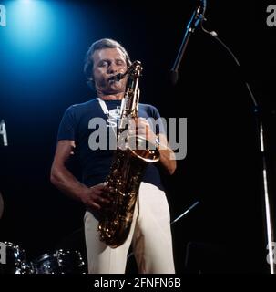 Jazz Fest Berlin, der amerikanische Jazz-Musiker und Tenor-Saxophonist STAN GETZ bei den Berliner Jazztagen, Philharmonie, 1974. Jazz Fest Berlin, amerikanischer Jazz-Tenor Saxophonist STAN GETZ, 1974. Stockfoto