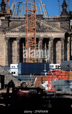 Berlin-Tiergarten, DEU, 25.06.1997, Baustelle Reichstagsgebaeude, Flagge Deutschland, Kraene, [automatisierte Übersetzung] Stockfoto