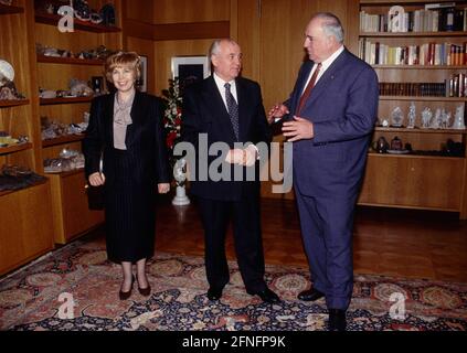 Michail GORBATSCHOW / GORBATSCHOW und seine Frau Raissa treffen Bundeskanzler Helmut KOHL , CDU , April 1995 Stockfoto