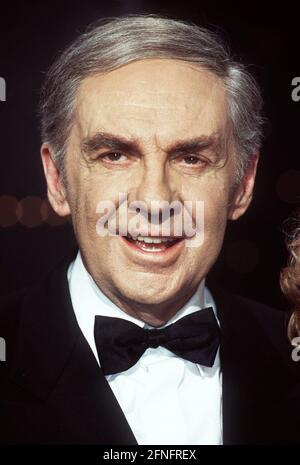 Harald Juhnke, deutscher Schauspieler, Moderator und Entertainer, Portrait um 1998. Harald Juhnke, deutscher Schauspieler und Moderator, Porträt um 1998. Stockfoto