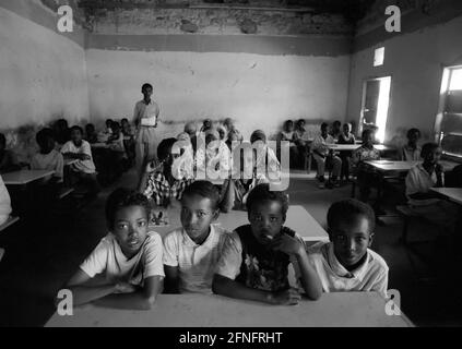 SOM , SOMALIA / SOMALILAND : Schüler einer Schule in Hargeysa , Dezember 1991 [automatisierte Übersetzung] Stockfoto