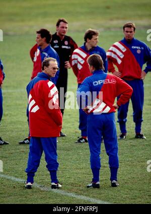 FUSSBALL 1. BUNDESLIGA SAISON 1993/1994 Trainer Franz Beckenbauer (Bayern München) auf dem Trainingsgelände 01.02.1994 FOTO: WEREK Pressebildagentur xxNOxMODELxRELEASExx Stockfoto