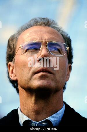 FUSSBALL 1. BUNDESLIGA SAISON 1993/1994 FC Bayern München - MSV Duisburg 26.02.1994 Trainer Franz Beckenbauer (Bayern München) FOTO: WEREK Presse Bildagentur xxNOxMODELxRELEASExx Stockfoto