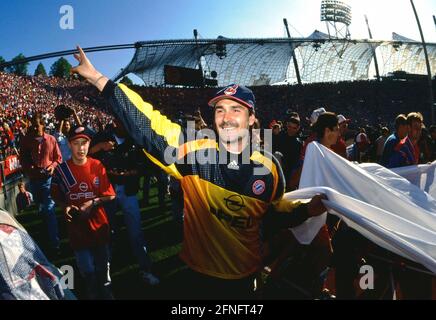 Fußball 1. Bundesliga 1993/1994 34. Matchday 07.05.1994 Deutscher Meister FC Bayern München JUBEL FC Bayern München, Torwart Raimond Aumann FOTO: WEREK Pressebilder xxNOxMODELxRELEASExx Stockfoto