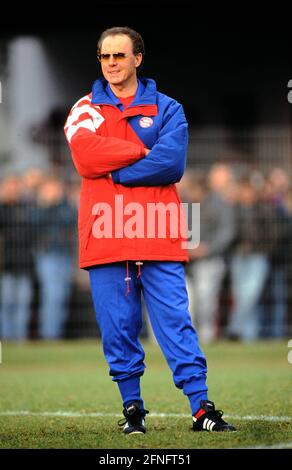 FUSSBALL 1. BUNDESLIGA SAISON 1993/1994 Trainer Franz Beckenbauer (Bayern München) auf dem Trainingsgelände 01.02.1994 FOTO: WEREK Pressebildagentur xxNOxMODELxRELEASExx Stockfoto