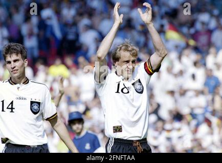 FUSSBALL-Europameisterschaft 1996 Deutschland - Russland 16.06.1996 Markus BABBEL (links), Jürgen KLINSMANN (rechts beide Deutschland) FOTO: WEREK Presse Bildagentur xxNOxMODELxRELEASExx Stockfoto