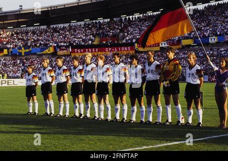 FUSSBALL-Europameisterschaft 1992 Dänemark - Deutschland Finale 26.06.1992 Team-Besetzung Deutschland, Thomas HAESSLER, Jürgen KLINSMANN, Thomas HELMER, Stefan REUTER, Stefan EFFENBERG, Mathias SAMMER, Jürgen KOHLER, Karl-Heinz RIEDLE, Guido BUCHWALD, Bodo ILLGNER, Andreas BREHME FOTO: WEREK Pressebilder xxNOxMODELxRELEASExx Stockfoto