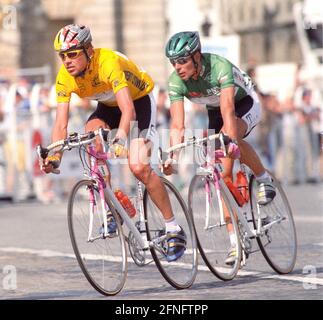 Tour de France 1997. Gesamtsieger Jan Ullrich im gelben Trikot und Erik Zabel im grünen Trikot am 27.07.1997 in Paris [automatisierte Übersetzung] Stockfoto