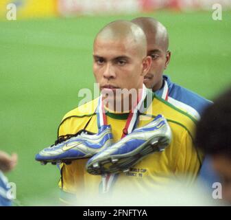 Weltmeisterschaft 1998 in Frankreich. Finale: Frankreich - Brasilien 3:0/12.07.1998 in St. Denis. Ronaldo (BH) verlässt den Platz enttäuscht. [Automatisierte Übersetzung] Stockfoto