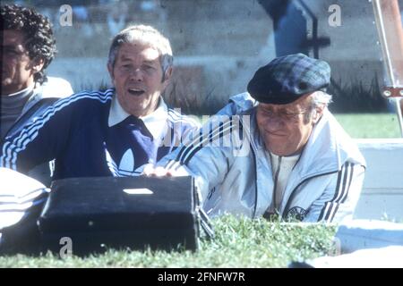 Fußball-Weltmeisterschaft 1978 in Argentinien. Deutschland - Mexiko 6:0 / 06.06.1978 in Cordoba. Masseur Erich Deuser ist gegangen und Bundestrainer Helmut schön. [Automatisierte Übersetzung] Stockfoto