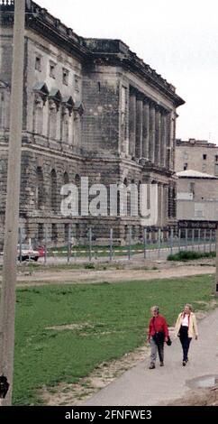 Berliner Bezirke / Mitte / 1991 ehemals: Preußisches Parlament, ab 1993 Berliner Abgeordnetenhaus / Parlament. Die Mauer verlief direkt vor dem Landtag in der Niederkircherner Straße. // Luftansichten / DDR-Mauer [automatisierte Übersetzung] Stockfoto