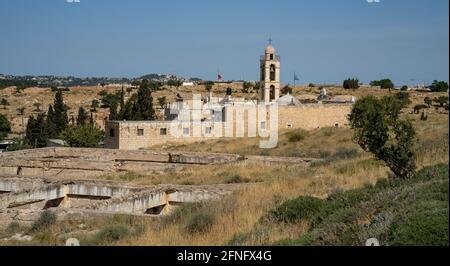 Jerusalem, Israel - 6. Mai 2021: Jordanische Bunker, ruiniert im sechstägigen Krieg, auf einem Hügel in der Nähe des Mar Elias Klosters, Jerusalem. Stockfoto