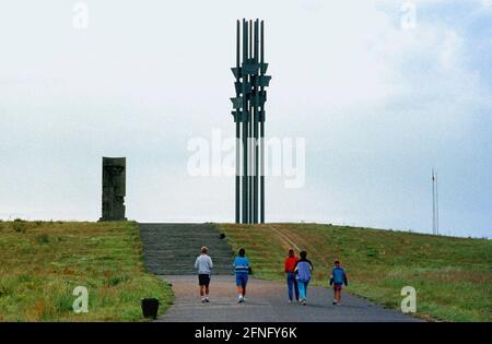 Polen / Geschichte / Mittelalter / 8/ 1995 Gedenkstätte Grunwald / Tannenberg in Ostpreußen. Hier wurde 1410 der deutsche Ritter-Orden von Polen und Litauen in einer Schlacht besiegt. 1914 besiegte der deutsche General Hindenburg die Russen. Es wurde ein pompöses Denkmal errichtet, das 1945 von den Polen abgerissen wurde. // Deutschland-Polen / Krieg / Eroberung des Ostens / Ostpreußen / Denkmal / Sowjets [automatisierte Übersetzung] Stockfoto