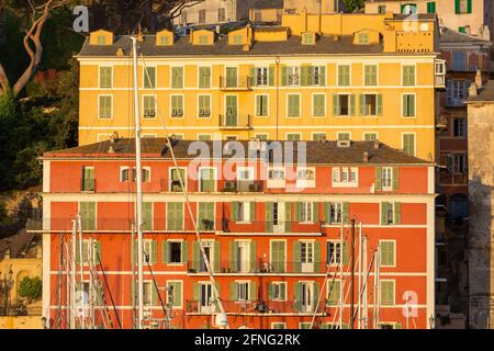 Der Hafen und die Stadt Bastia, Korsika, im Morgengrauen Stockfoto