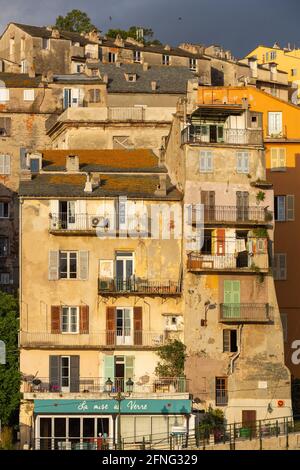 Der Hafen und die Stadt Bastia, Korsika, im Morgengrauen Stockfoto