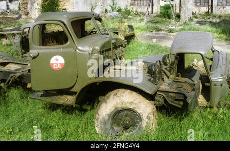 Sachsen-Anhalt / DDR-Land / Sowjets 1991 ehemalige sowjetische Kaserne in Wittenberg. Die Soldaten sind weg, der Müll ist geblieben. Große Flächen ehemaliger Kasernen und Manövrierplätze, vor allem in Brandenburg, noch nicht saniert // Rote Armee / Kasernen / Umwelt / Besetzung / Einheit / Militär Stockfoto