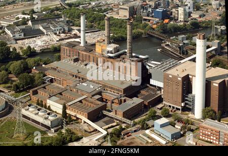 Berlin-City / Energie / Kohle / Industrielandschaft / 1995 Oben: Kohlekraftwerk Reuter, Spree in Ruhleben. In der Zwischenzeit abgerissen. Es wurde zur Zeit der Luftbrücke, 1950 gebaut. Fast alle Komponenten mussten per Flugzeug nach Berlin gebracht werden. Die KW Reuter war ein Symbol des Kalten Krieges // Bezirke / Spandau / Air / [automatisierte Übersetzung] Stockfoto