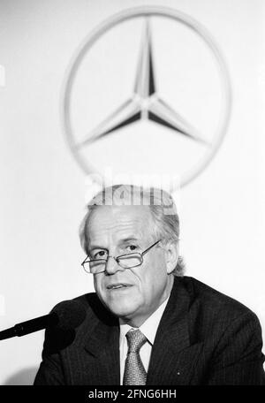 Helmut WERNER , Vorsitzender des Vorstands der Mercedes-Benz AG , April 1994 [automatisierte Übersetzung] Stockfoto