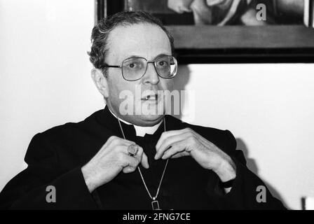 Deutschland, Köln, 18.07.1989. Archiv Nr.: 07-22-18 Interview mit Kardinal Meisner Foto: Joachim Kardinal Meisner, Erzbischof von Köln und Metropolit der Kirchenprovinz Köln. [Automatisierte Übersetzung] Stockfoto