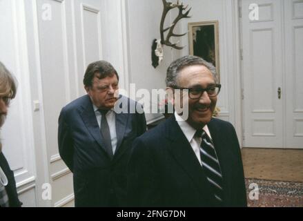 Henry Alfred Kissinger, ehemaliger Staatssekretär der Vereinigten Staaten, und Franz Josef Strauß, Ministerpräsident von Bayern, im Prin-Carl-Palais, der offiziellen Residenz des Ministerpräsidenten in München. [Automatisierte Übersetzung] Stockfoto