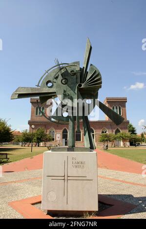 Europa, Italien, Lombardei, Varese, Busto Arsizio, Textilmuseum mit alten Maschinen für die Stoffverarbeitung. Stockfoto