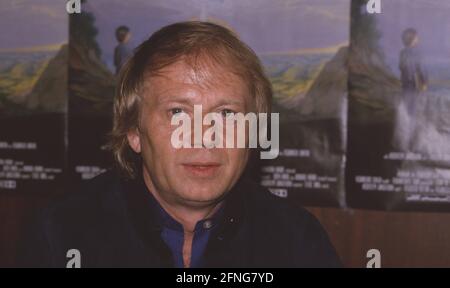 'Ein Porträt des deutschen Filmregisseurs, Drehbuchautors und Filmproduzenten Wolfgang Petersen bei der Premiere seines Films ''The Neverending Story''. [Automatisierte Übersetzung]' Stockfoto