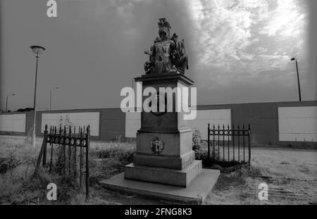 DDR, Berlin, 23.08.1990, Invalidenfriedhof, Grab von Hans Karl August von Winterfeldt (Königlich-Preußischer Generalleutnant), Mauer nach West-Berlin, [automatisierte Übersetzung] Stockfoto