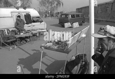 DDR, Berlin, 16.031990, Mauer am Potsdamer Platz, Wandhändler, [maschinelle Übersetzung] Stockfoto