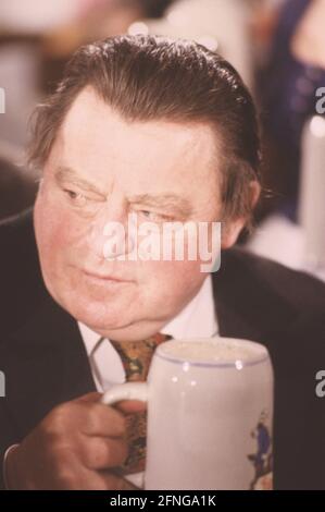 Der bayerische Ministerpräsident Franz Josef Strauß bei der Salvatorprobe auf dem Nockherberg, 1979. [Automatisierte Übersetzung] Stockfoto