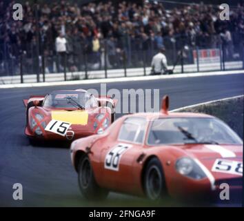 1000km-Rennen auf dem Nürburgring 19.05.1968. 15= Alfa Romeo T33/2 von Herbert Schultze und Nino Vaccarella [automatisierte Übersetzung] Stockfoto