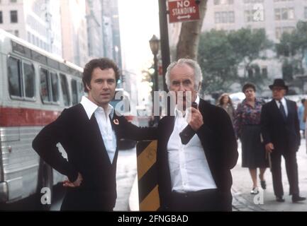 Franz Beckenbauer besucht bei seinem Transfer nach Cosmos New York Manhattan 30.09.1977. U.B.z.: Franz Beckenbauer mit Manager Robert Schwan. [Automatisierte Übersetzung] Stockfoto