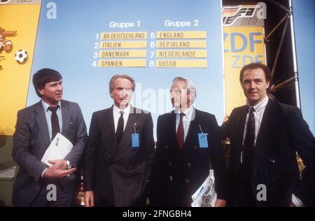 Auslosung der Europameisterschaft 1988 in Düsseldorf. Die Trainer der deutschen Gruppe von links: Sepp Piontek (Dänemark), Azeglio Vicini (Italien), Miguel Munoz (Spanien) und Franz Beckenbauer (Deutschland) 12.02.1988. Copyright nur für journalistische Nutzung! Nur für redaktionelle Zwecke! Copyright nur für journalistische Nutzung ! Nur für redaktionelle Zwecke! [Automatisierte Übersetzung] Stockfoto