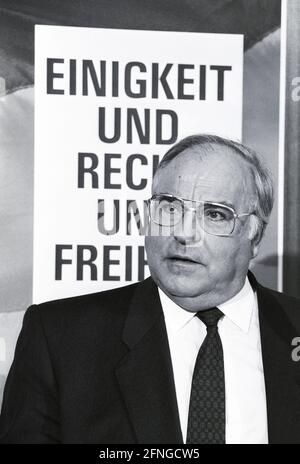 Deutschland, Bonn, 05.03.1990 Archiv-Nr.: 14-20-04 CDU-Pressekonferenz Foto: CDU-Bundespräsident und Bundeskanzler Helmut Kohl Stockfoto