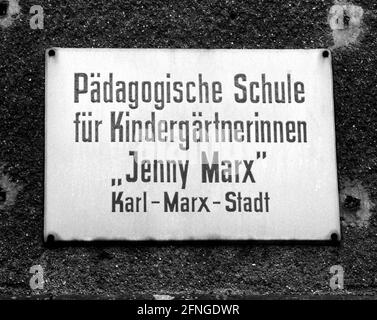 Sachsen / Orte / März 1990 Karl-Marx-Stadt ( Chemnitz ) , Schule -Jenny Marx-, Ehefrau von Karl-Marx, Innenstadt // Sozialismus / [automatisierte Übersetzung] Stockfoto