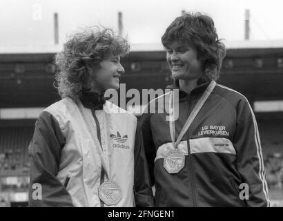 Deutsche Leichtathletik-Meisterschaften 1984 in Düsseldorf. Der Sprung der Frauen. Heike Redetzky (links) gewinnt vor Ulrike Meyfarth 24.06.1984. [Automatisierte Übersetzung] Stockfoto