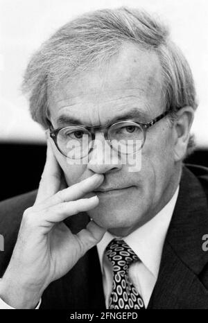 Hans-Dietrich WINKHAUS , Vorsitzender der Geschäftsführung der Henkel Kazan , November 1995 [automatisierte Übersetzung] Stockfoto