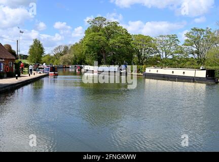 Narrowboats auf dem Oxford Canal bei Thrupp in der Nähe der Dorf Kidlington nördlich von Oxford Stockfoto